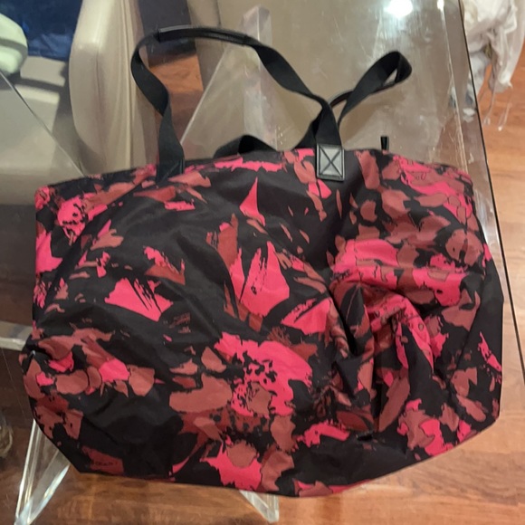 Henri Bendel red black logo tote bag - Picture 3 of 7